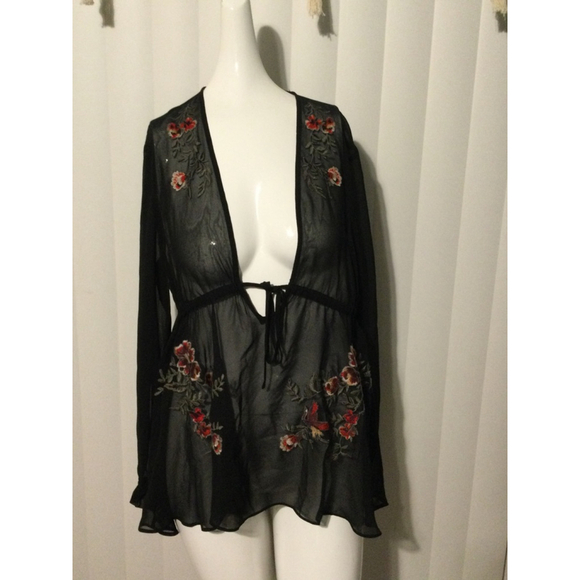 Women's Express Black Floral Embroidered Sheer Top Size M - Picture 1 of 3